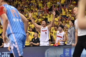 问鼎app下载 -关于夏洛特黄蜂训练开放日，清晨伤情更新引欢呼，CBA常规赛在即，球探报告显示潜力的信息