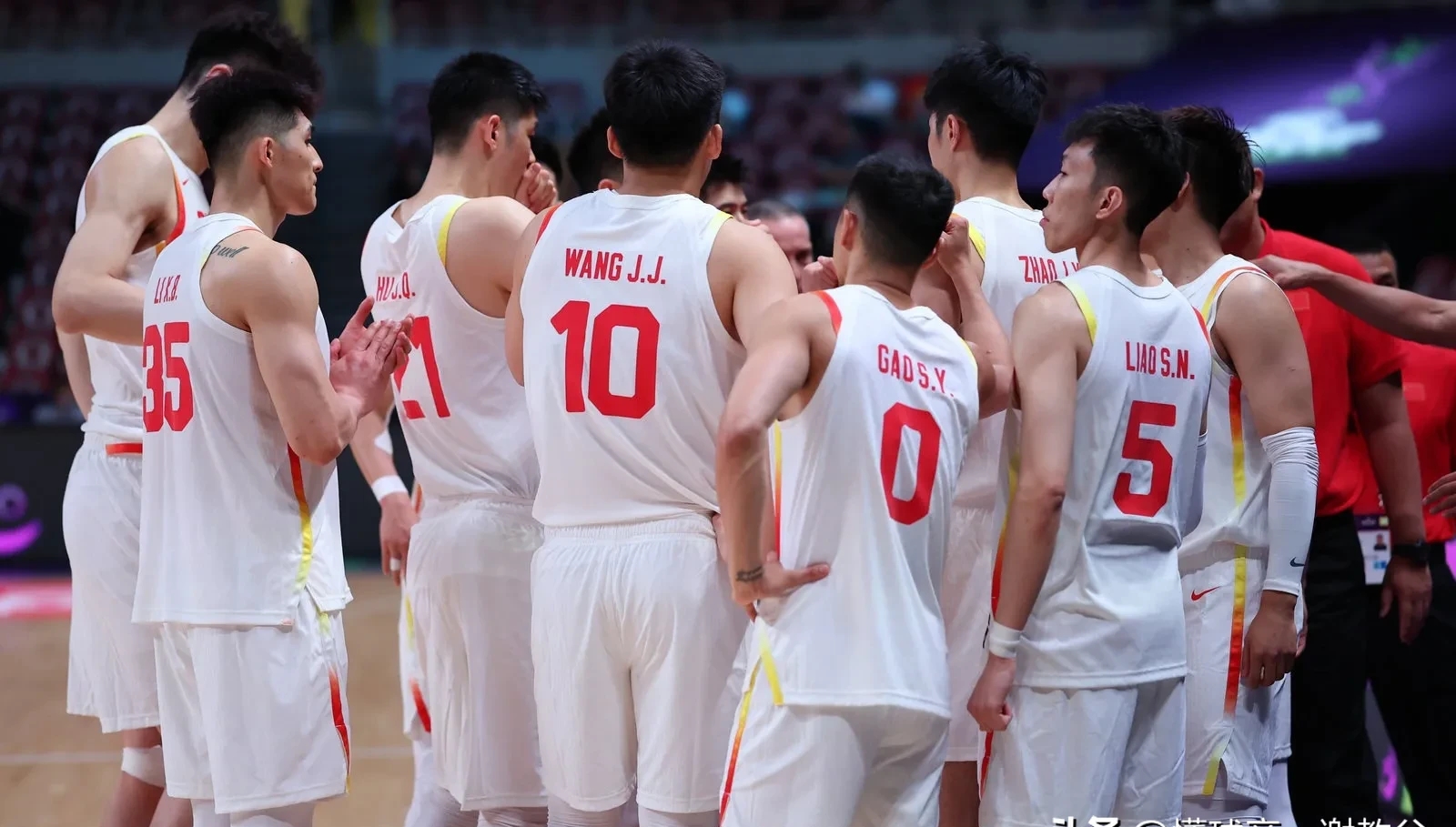 关于加时末段CBA常规赛焦点战，广东宏远豪取连胜，球迷炸锅，更衣室氛围转暖的信息